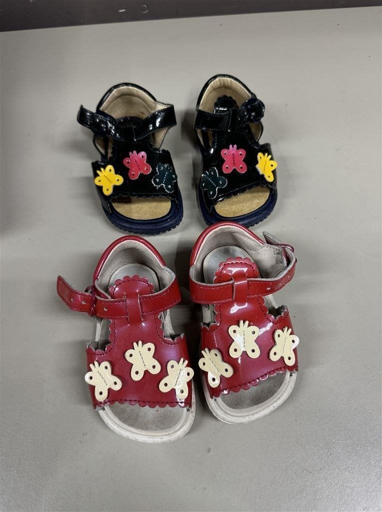 baby sandalen - Elefanten - rood en zwart maat 18, Kinderen en Baby's, Babykleding | Schoentjes en Sokjes, Zo goed als nieuw, Ophalen of Verzenden