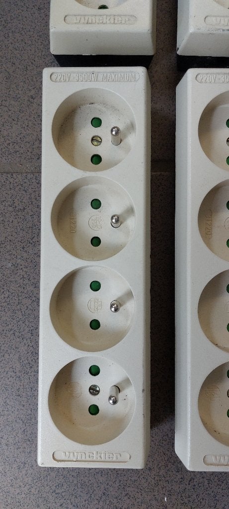 10 Bloc multiprise 4 X 2P+T SANS CABLE Vynckier 31220, Bricolage & Construction, Enlèvement, Comme neuf, ABB, Multiprise