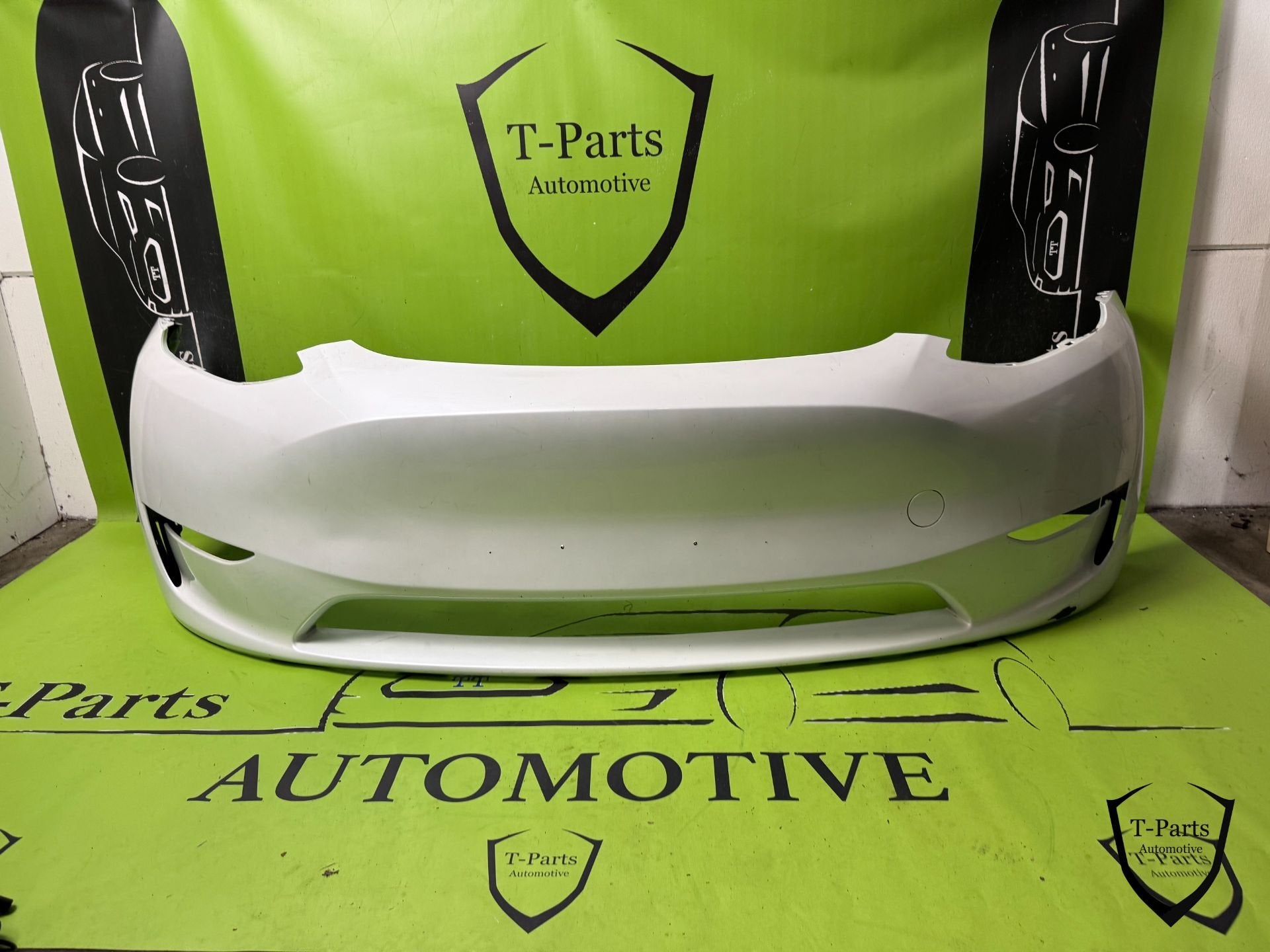 Pare-chocs avant de Tesla Model Y, Info@tesla.com, Pare-chocs, Tesla, Inc., Utilisé