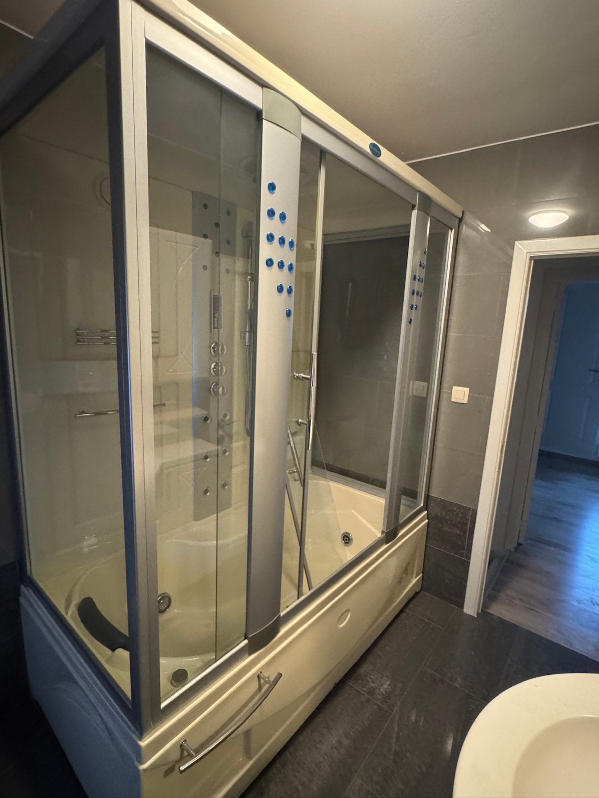 Jacuzzi met douche, Huis en Inrichting, Ophalen, Zo goed als nieuw, Met douche