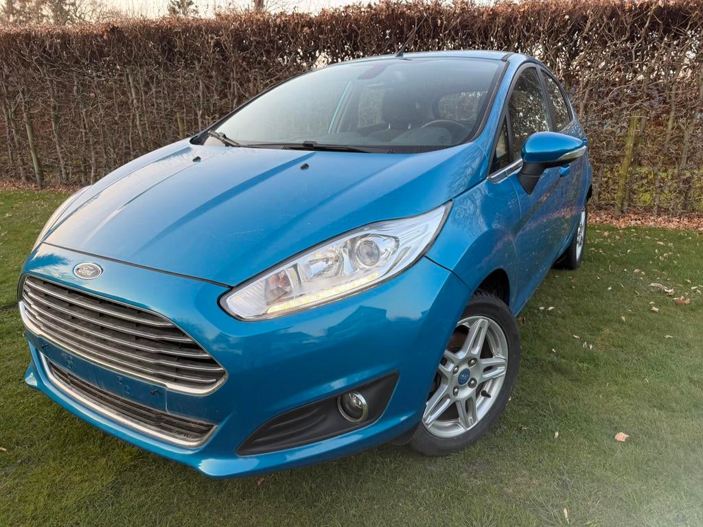 Ford fiesta 74000km’s, Gekeurd voor verkoop!!, Auto's, Voorwielaandrijving, Euro 5, Stof, Electronic Stability Program (ESP)