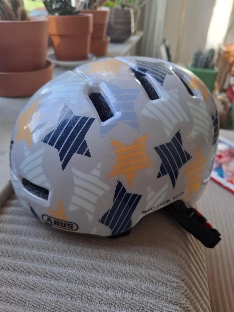 Fietshelm/kinderhelm, Fietsen en Brommers, Gebruikt, S, Abus