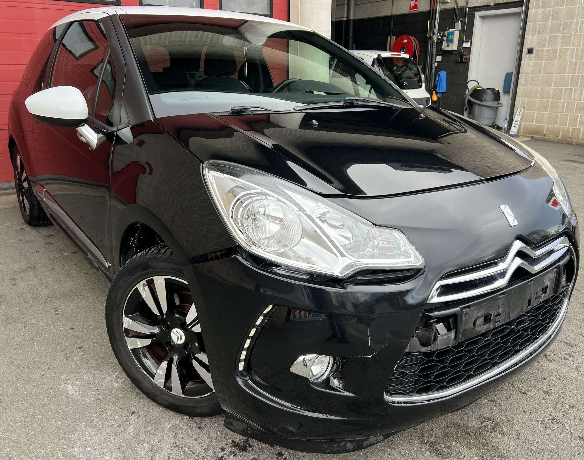 Citroën DS3 1.2 VTi So Chic + CLIM + JANTES, Autos, Citroën, Euro 5, Achat, 1496 kg, Entreprise