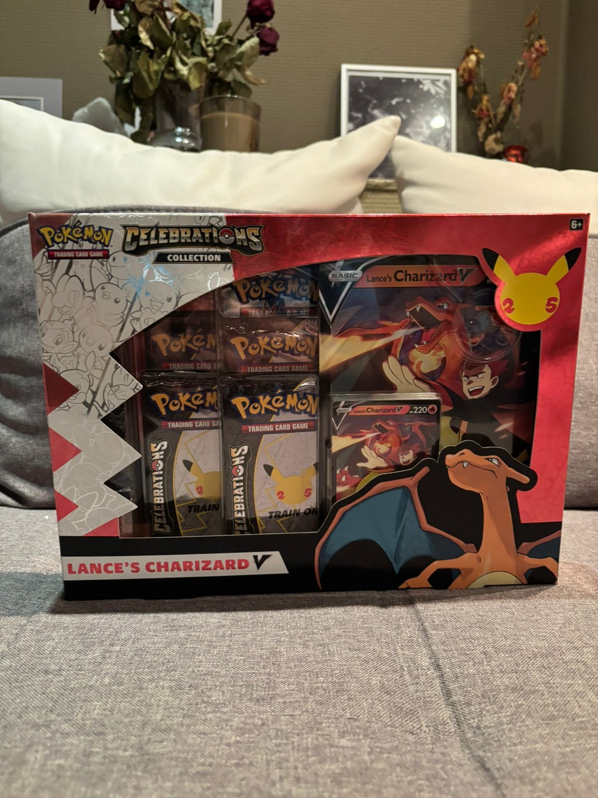 Charizard V box - Pokémon 25th celebration, Ophalen of Verzenden, Nieuw