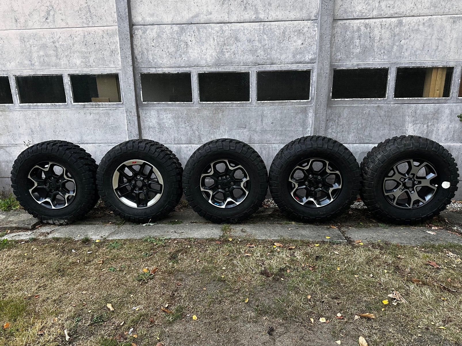 4+1 Jeep Wrangler Rubicon Gladiator 17” bandenset, Auto-onderdelen, Ophalen, Banden en Velgen, Nieuw, 17 inch