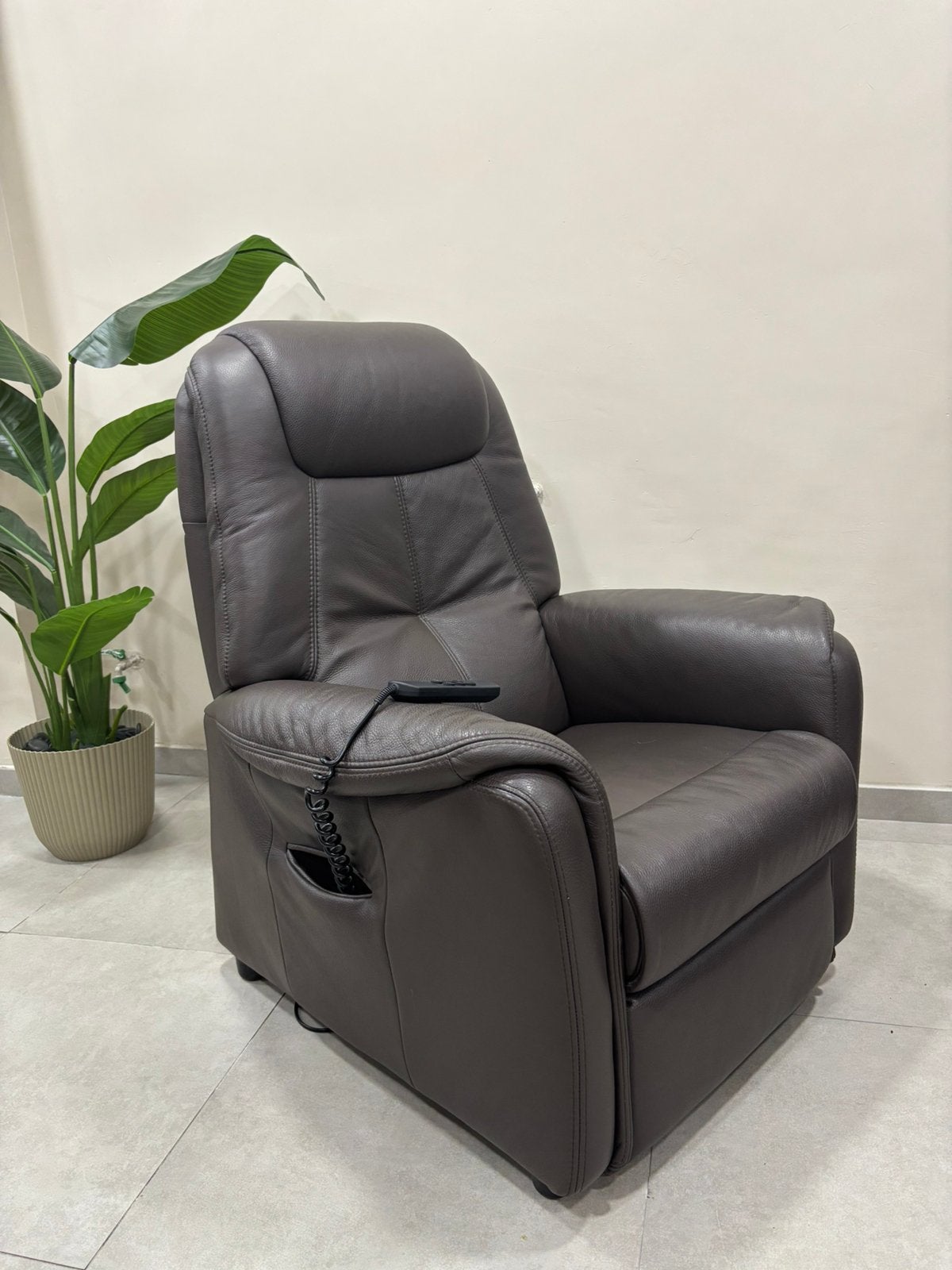 Luxe elektrische relaxzetel Hukla met lift 2 motoren, leder!, Ophalen of Verzenden, Zo goed als nieuw, Leer, Relaxzetel fauteuil relax zetel relaxfauteuil relaxstoel