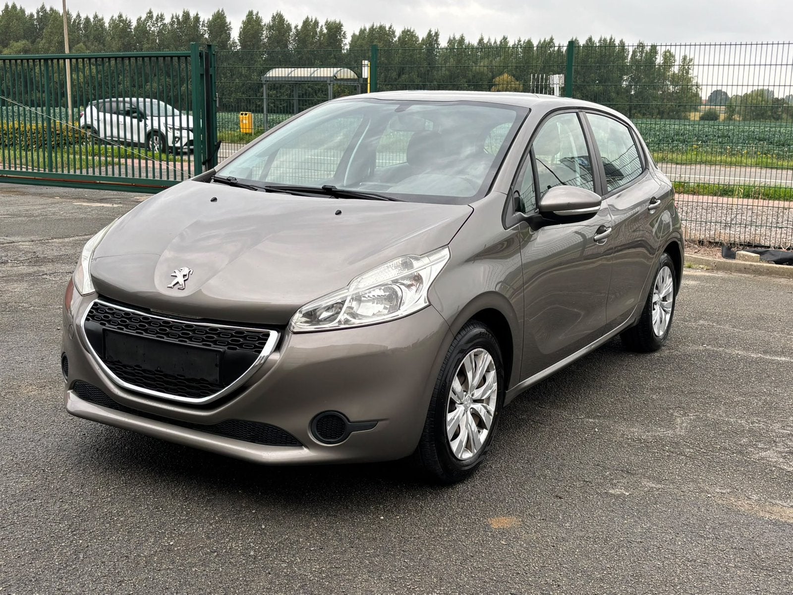 Peugeot 208 1.2 essence gps airco avec ct, Auto's, https://public.car-pass.be/vhr/102171cb-fa8d-407f-9076-b0761d5bca83, Zwart