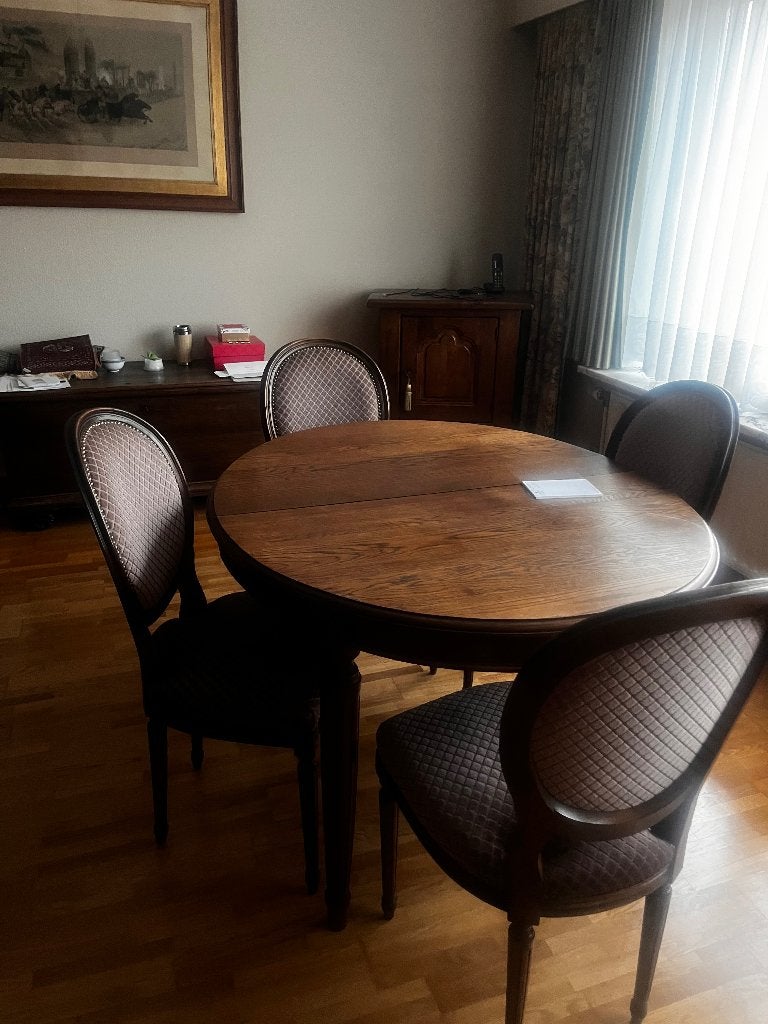 Antieke tafel met stoelen en twee individuele planken, Antiek en Kunst, Ophalen
