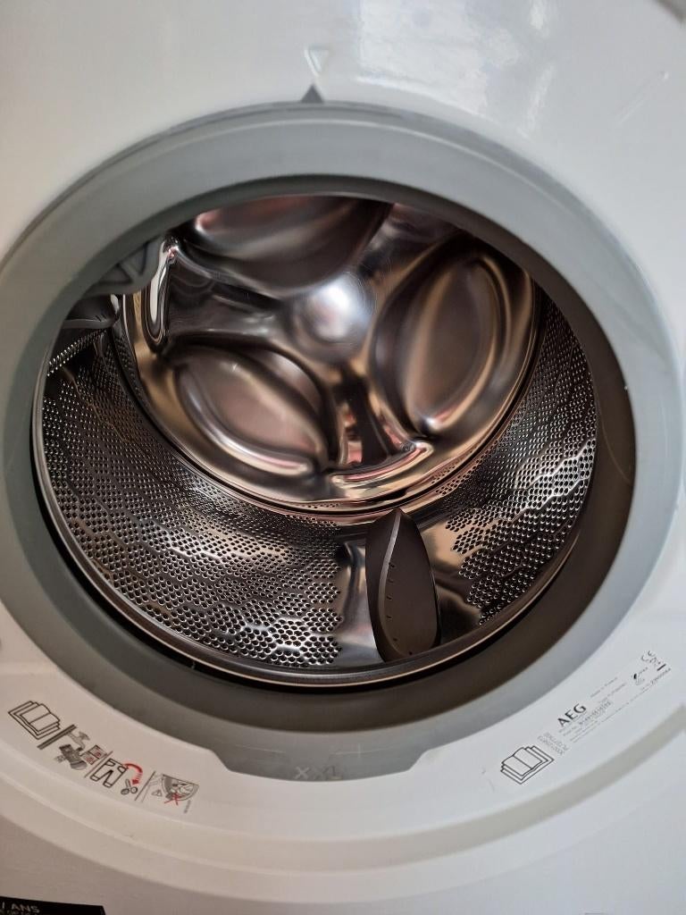 machine à laver, Electroménager, 1200 à 1600 tours, 85 à 90 cm, Programme lavage à la main, Chargeur frontal