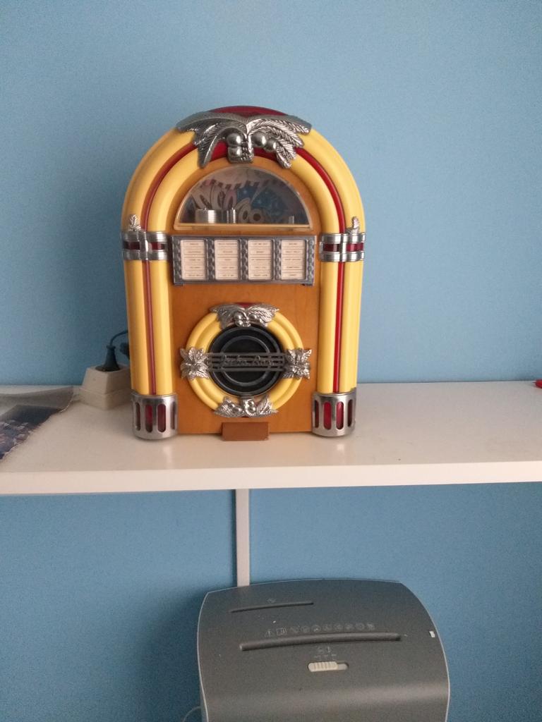 Mini jukebox met verlichting H38CM B26cm, Verzamelen, Ophalen