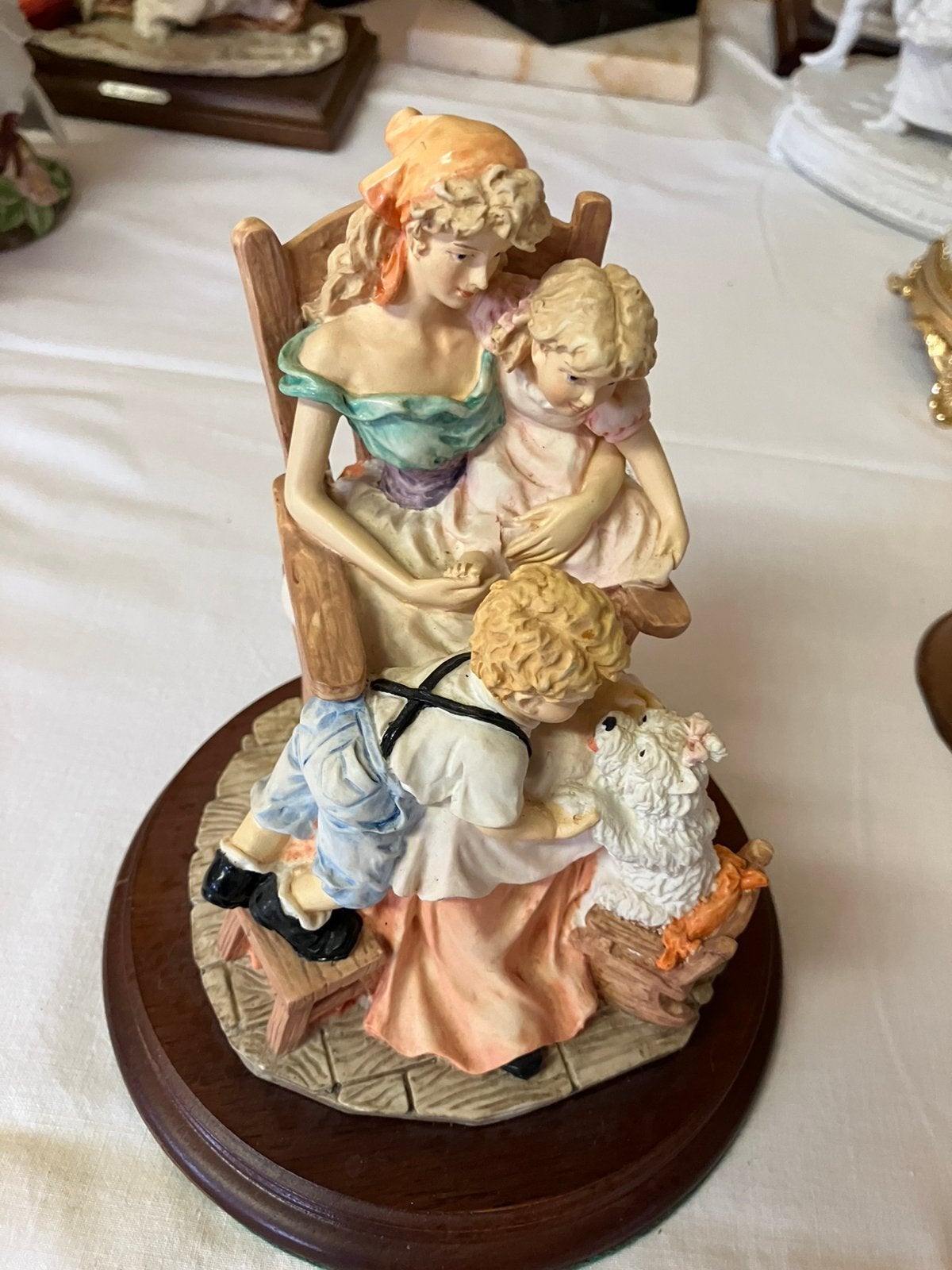 Beeld leonardo collectie stoel met vrouw en kind, Ophalen