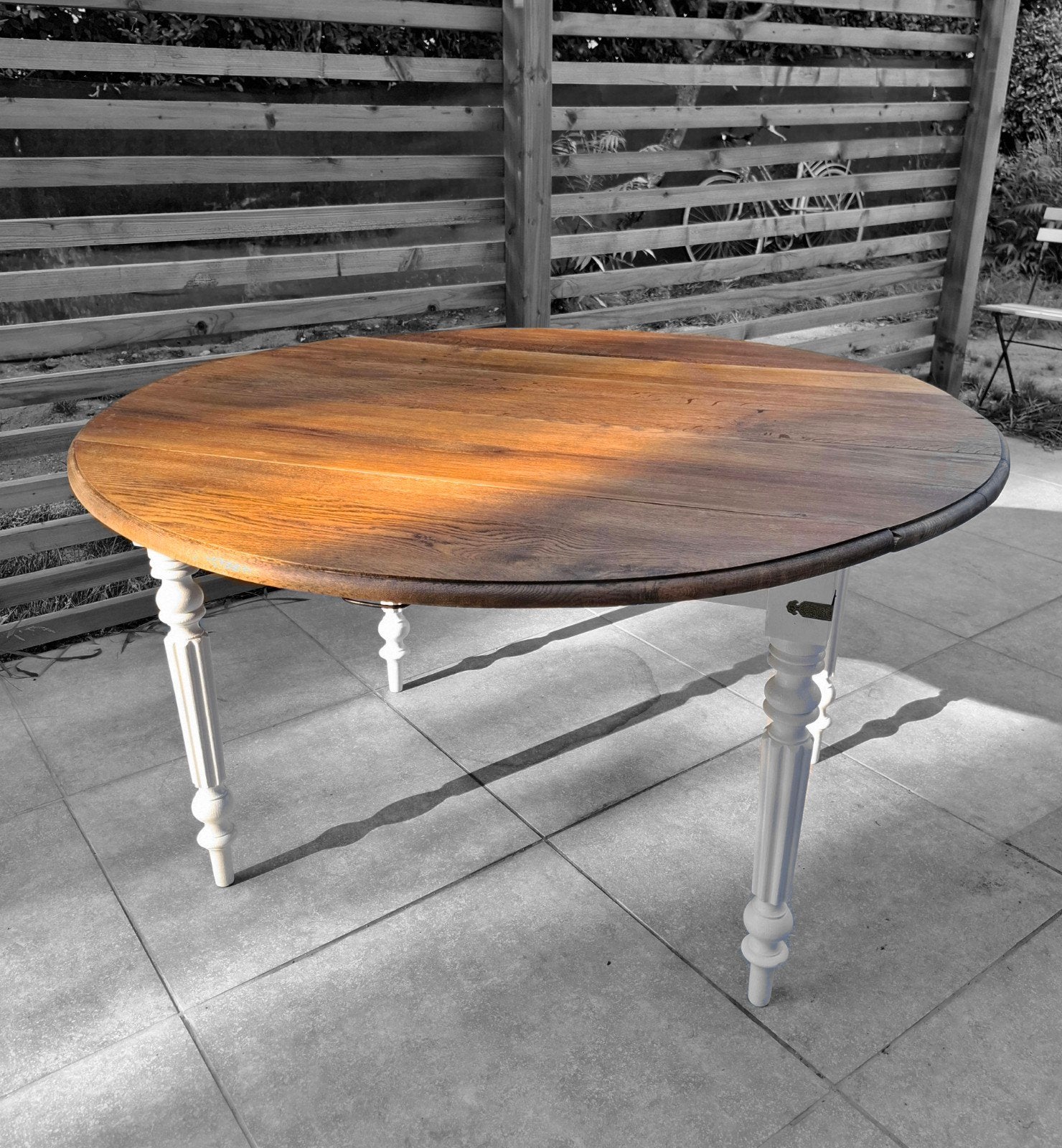 Table ronde en chêne massif 130 cm – rénovée, style chic, Maison & Meubles, Tables | Tables à manger, 100 à 150 cm, Cinq personnes ou plus
