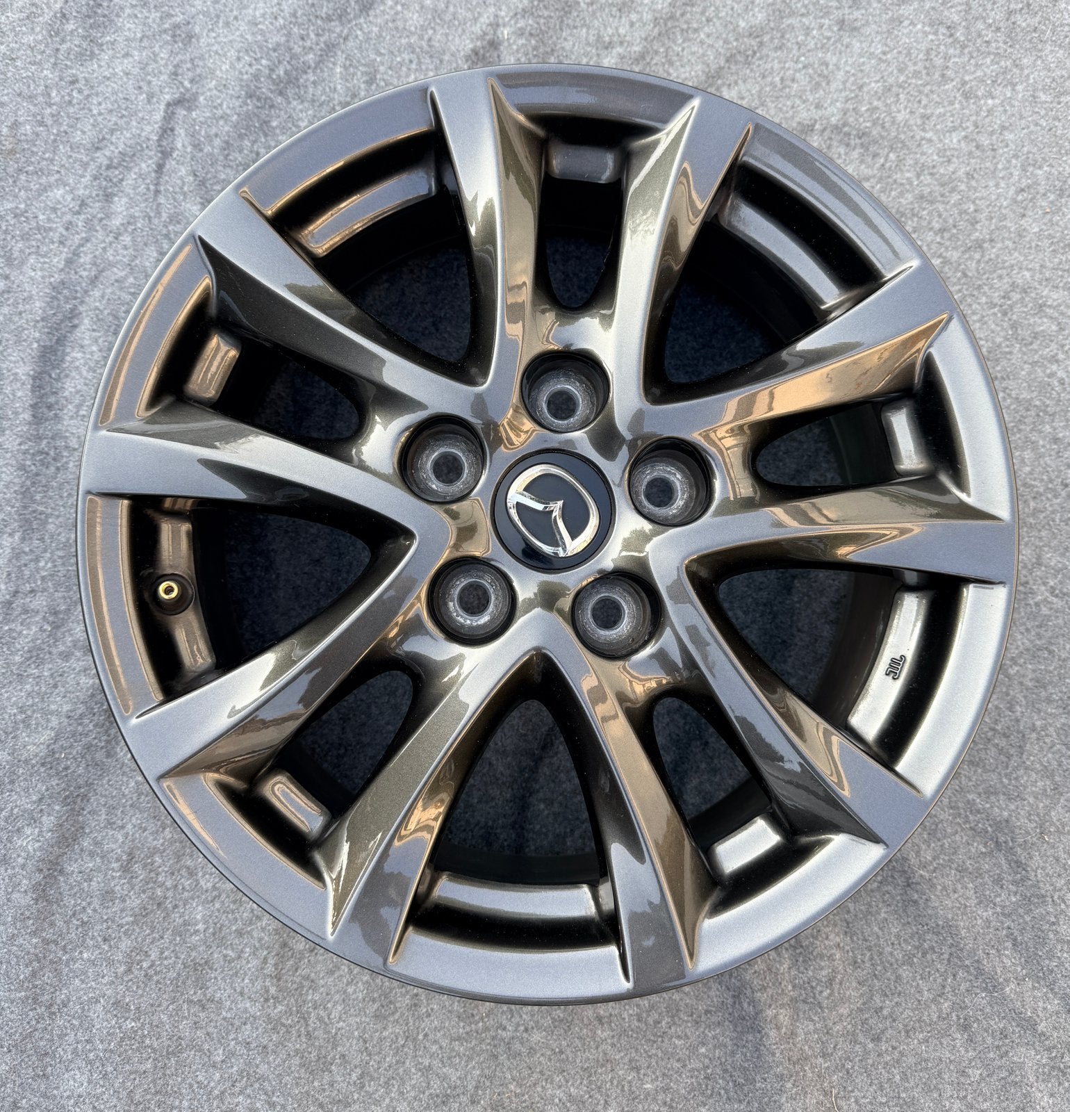 Mazda 16 inch 'gunmetal' velgen (zwart/grijs), Auto-onderdelen, Banden en Velgen, Ophalen, 16 inch, Velg(en), Overige