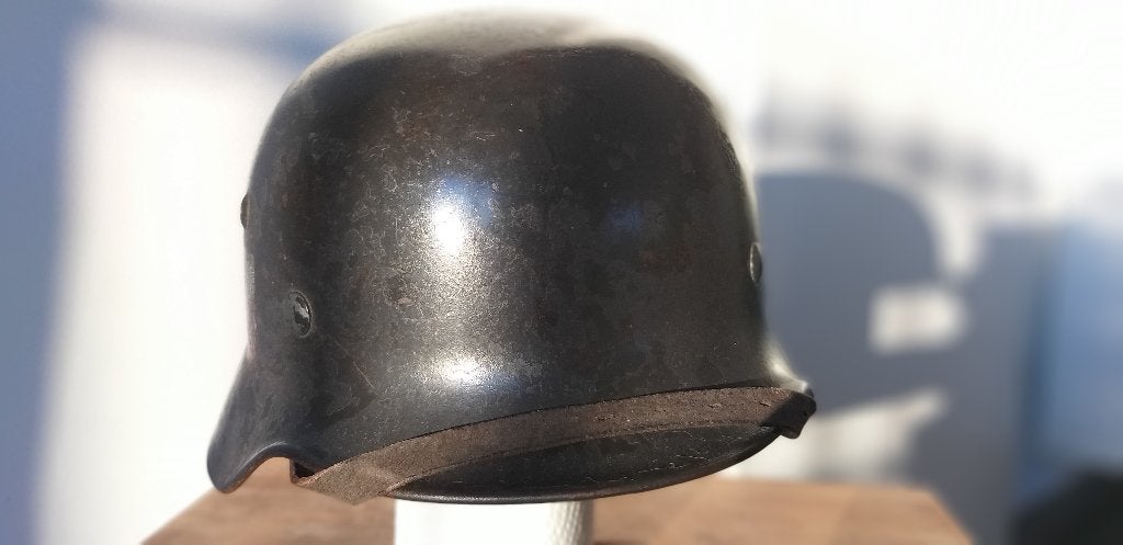 Duitse Luftwaffe 35-helm, 2 insignes, Ophalen of Verzenden, Luchtmacht, Helm of Baret