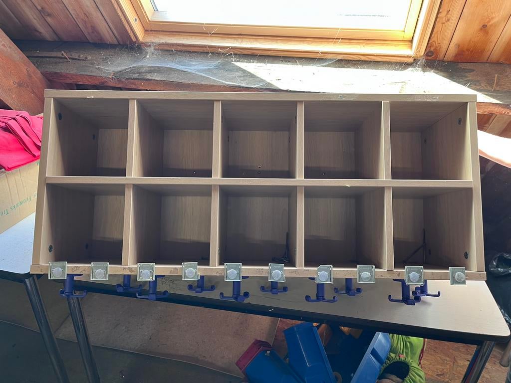 Schoolmeubilair kapstok, Ophalen, Gebruikt, Hout