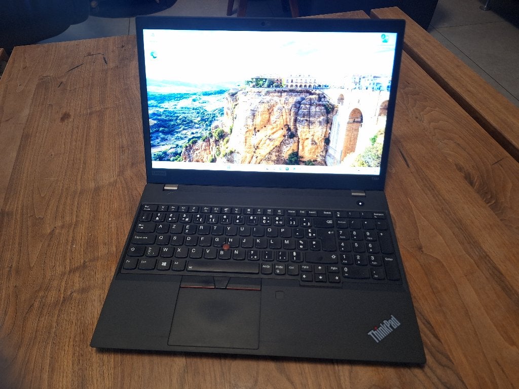 Ordinateur portable scolaire à écran tactile Lenovo, 256 GB, Avec écran tactile, Intel(R) Core i5, Enlèvement
