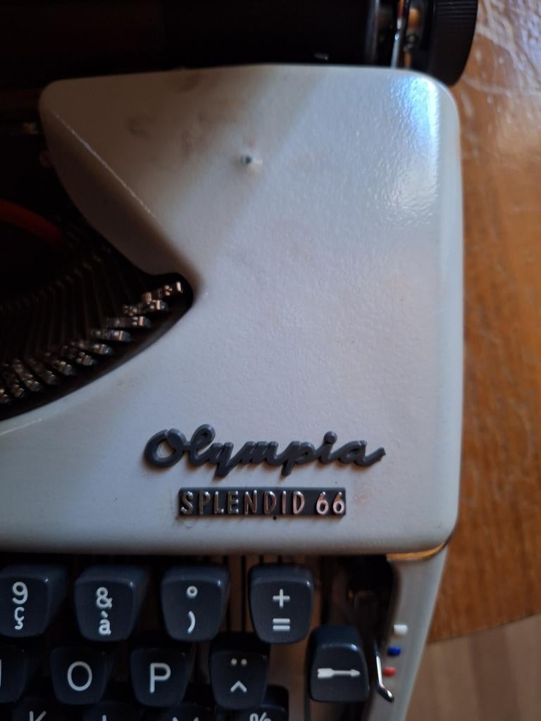Draagbare schrijfmachine Olympia Splendid 66, Ophalen