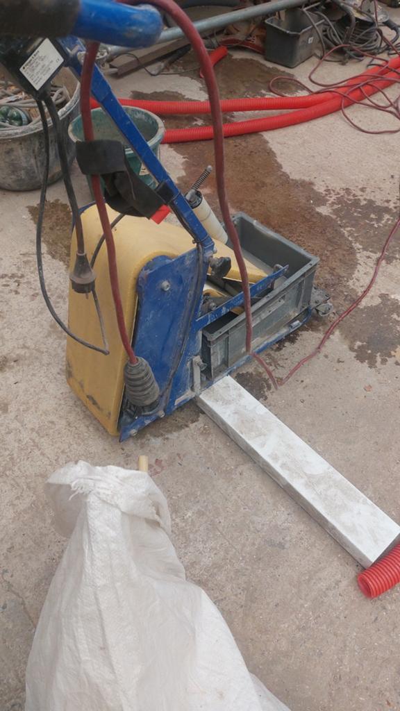 Machine pour nettoyer les joints de carrelage, 60 cm ou plus, Carrelage de sol, Enlèvement, Utilisé