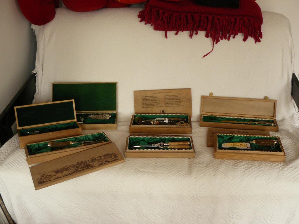 Collection de couteaux Solingen et de couverts décoratifs, Enlèvement