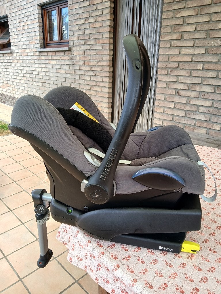 Maxi Cosi Base Cabriofix + Maxi Cosi autostoel, Ophalen, Gebruikt, 0 t/m 13 kg, Verstelbare rugleuning