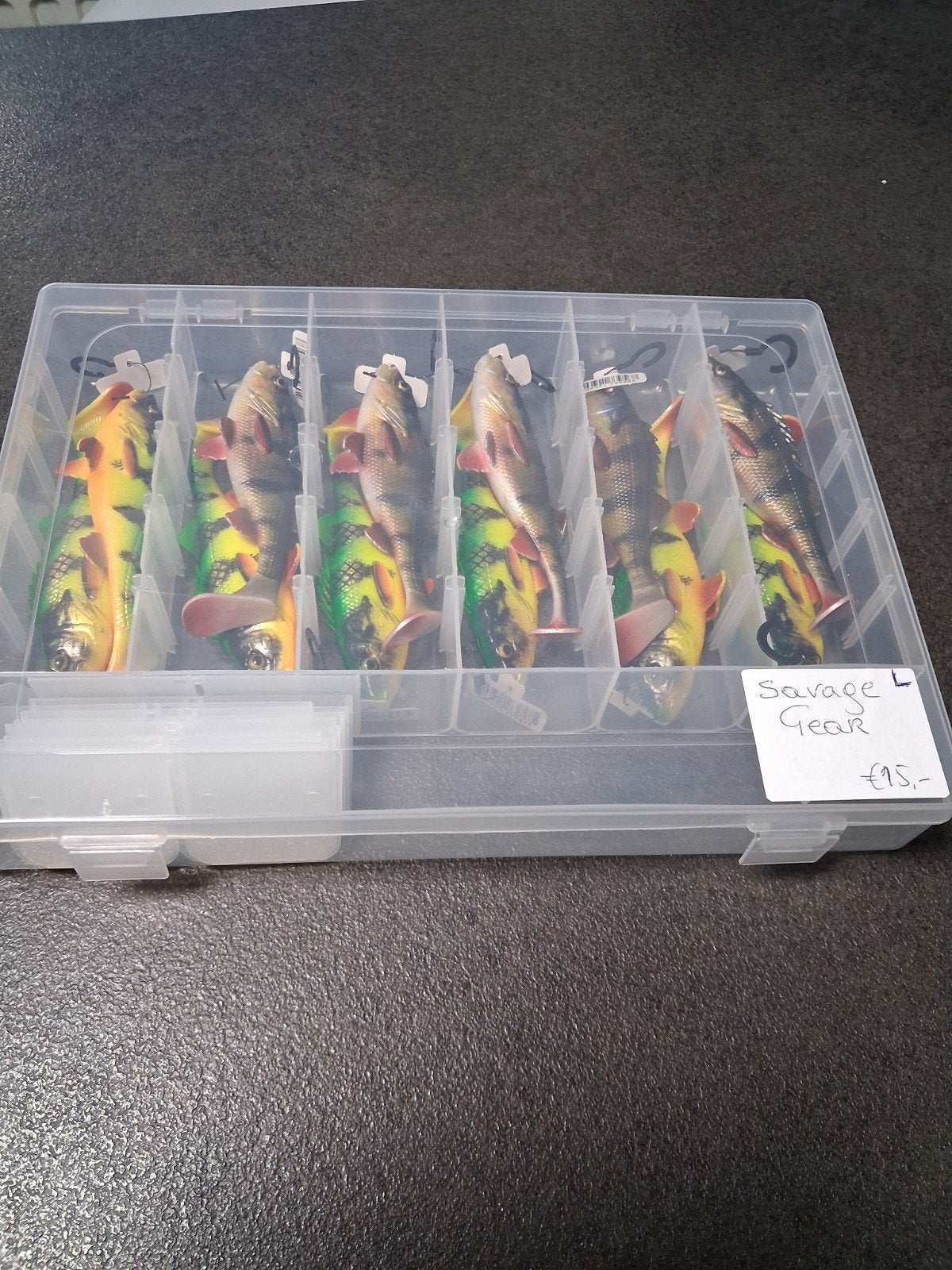VERDEELDOOS MET 12 STUKS KUNSTAAS VAN SAVAGE GEAR. NIEUW, Sports nautiques & Bateaux, Enlèvement ou Envoi, Neuf