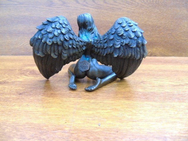 Naakte vrouw met bronzen vleugels gesigneerd. Patoue, Ophalen of Verzenden, Brons