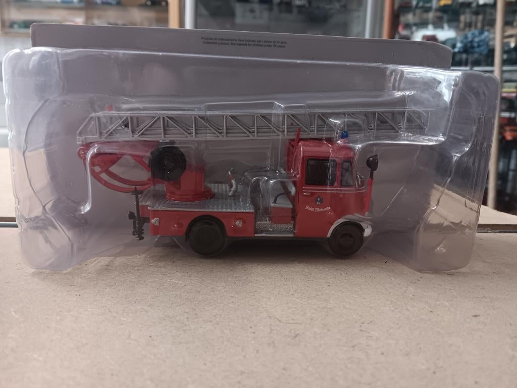 Mercedes benz pompier miniature 1/43