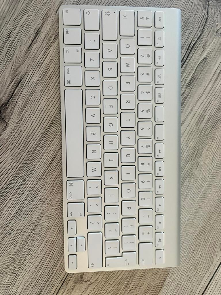 Apple Bluetooth toetsenbord, Computers en Software, Toetsenborden, Ophalen, Zo goed als nieuw