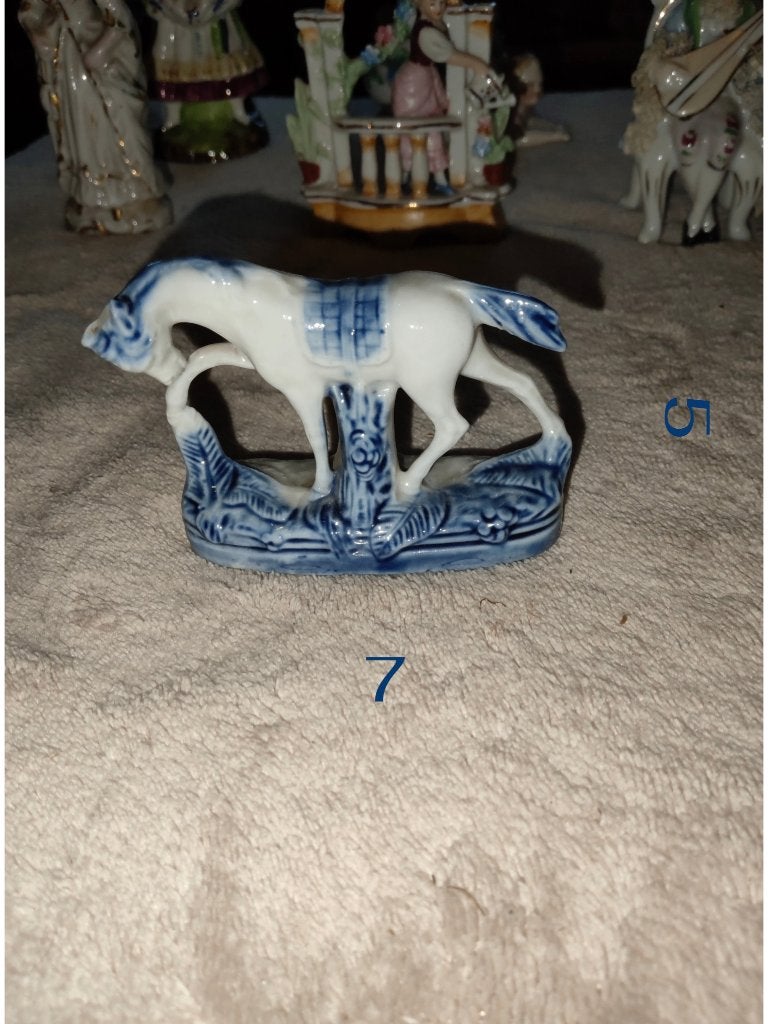 Eeuwenoud keramisch paardenbeeldje Staffordshire Delft, Antiek en Kunst, Antiek | Keramiek en Aardewerk, Ophalen of Verzenden