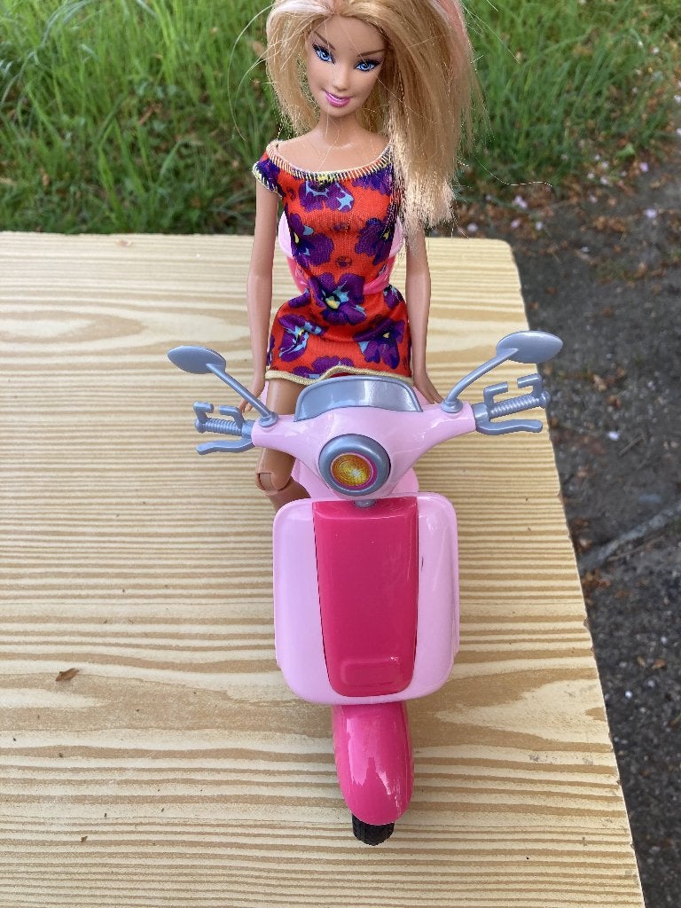 Opruim veel speelgoed o.a. deze barbie+scooter voor 9 euro, Enfants & Bébés, Jouets | Poupées, Enlèvement ou Envoi, Barbie