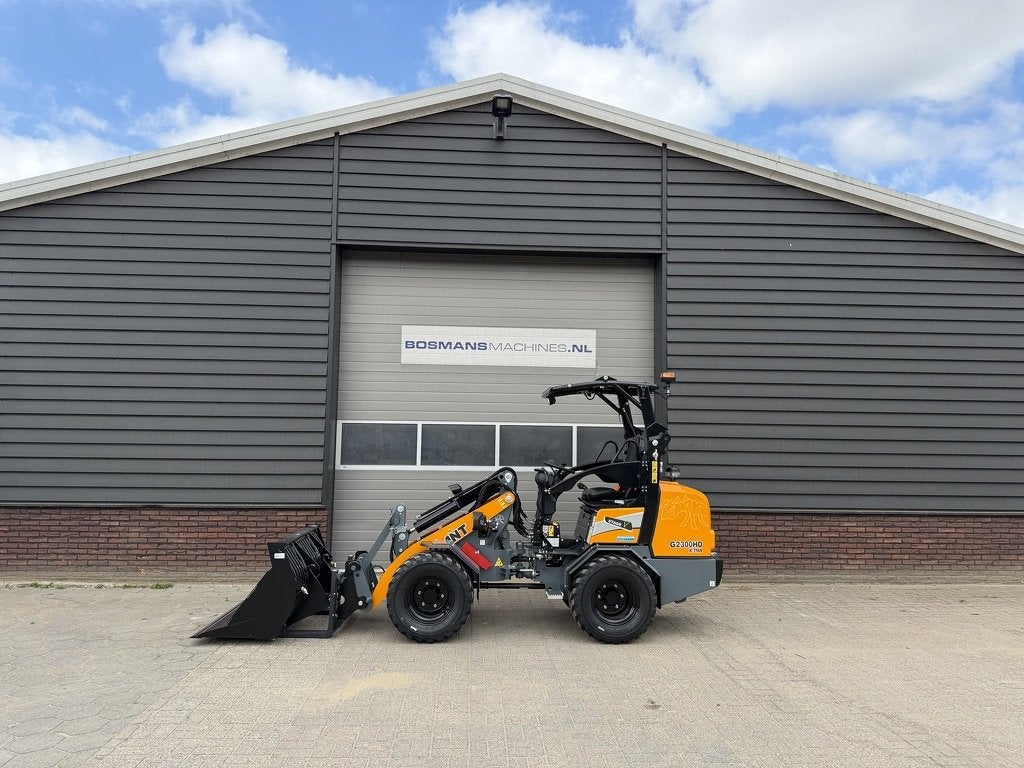 Giant G2300 X-TRA HD minishovel jubileum vol opties! €670