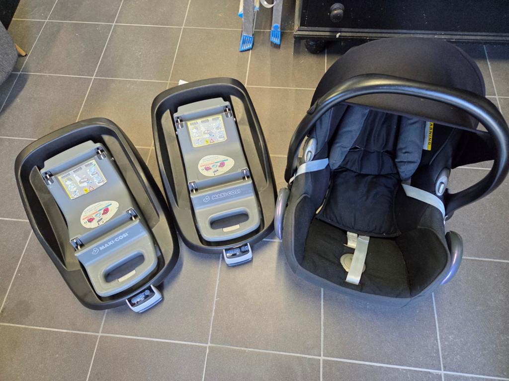 Maxi-Cosi Pebble met 2x FamilyFix ISOFIX-base, Kinderen en Baby's, Ophalen, Gebruikt, Maxi-Cosi, Isofix