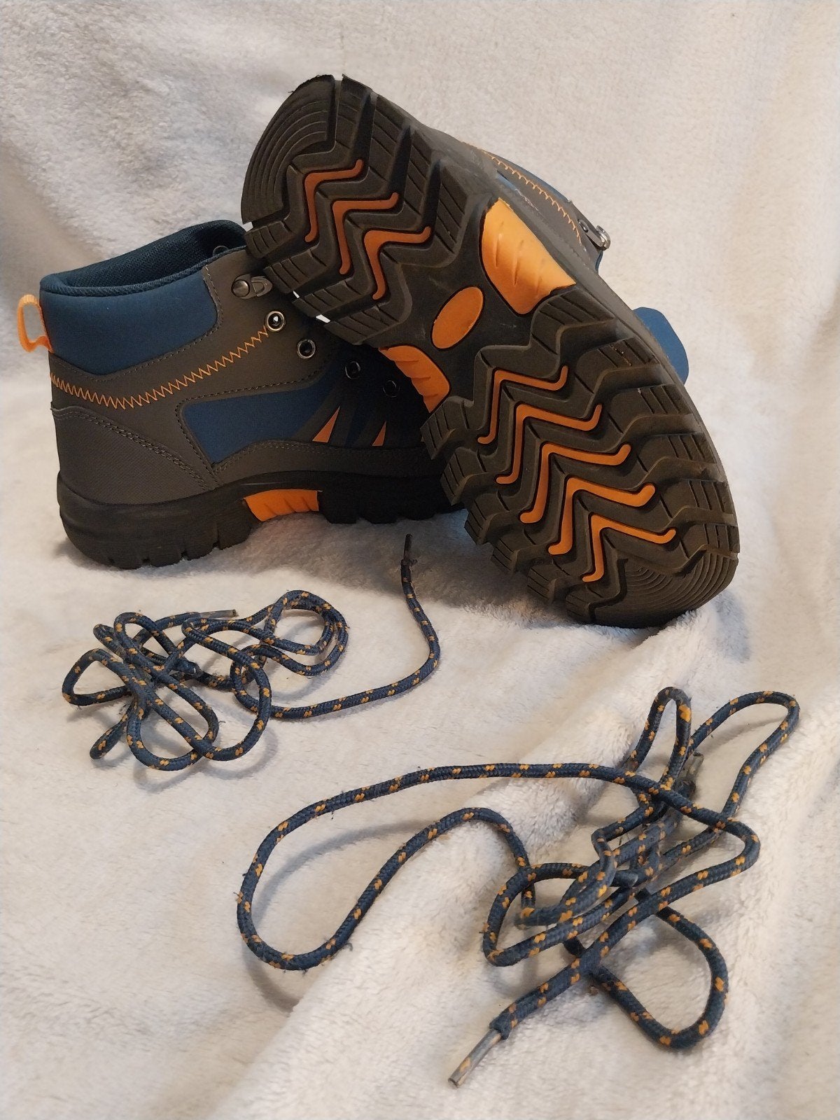 bottines 36, Enlèvement