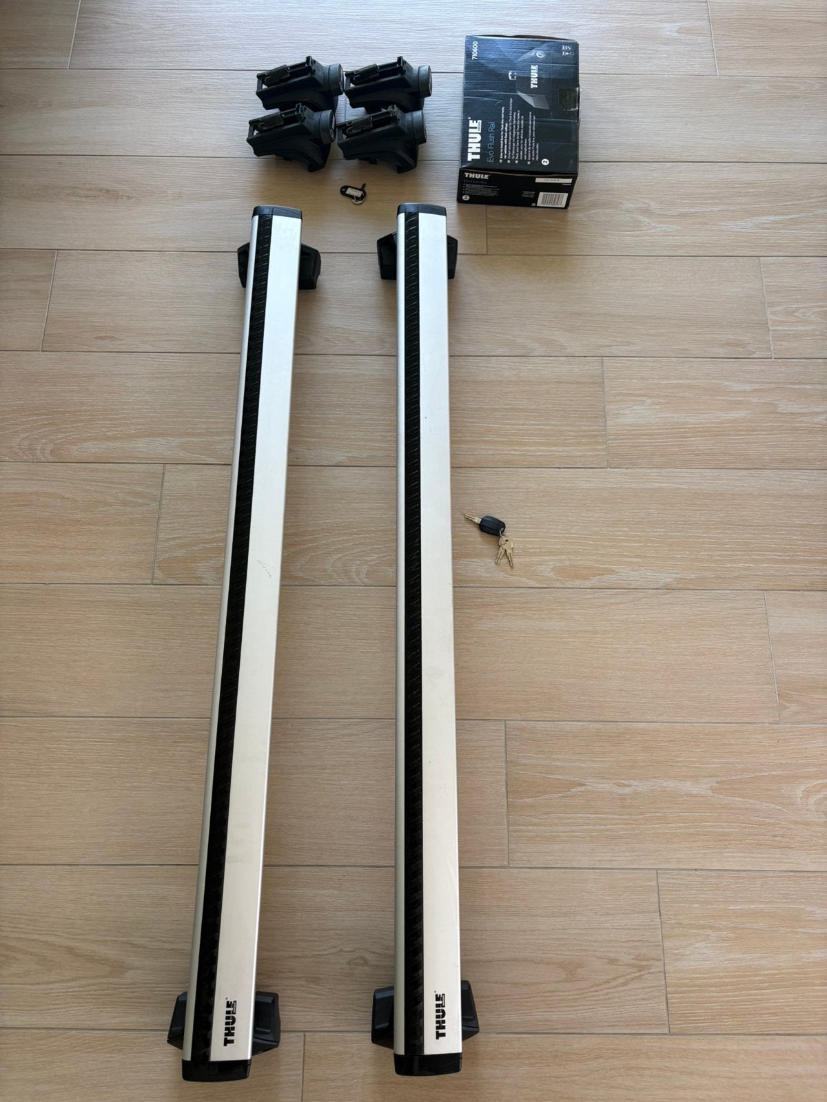 Thule Wingbar Evo 118 + flush rail set + open rail set, Ophalen, Zo goed als nieuw