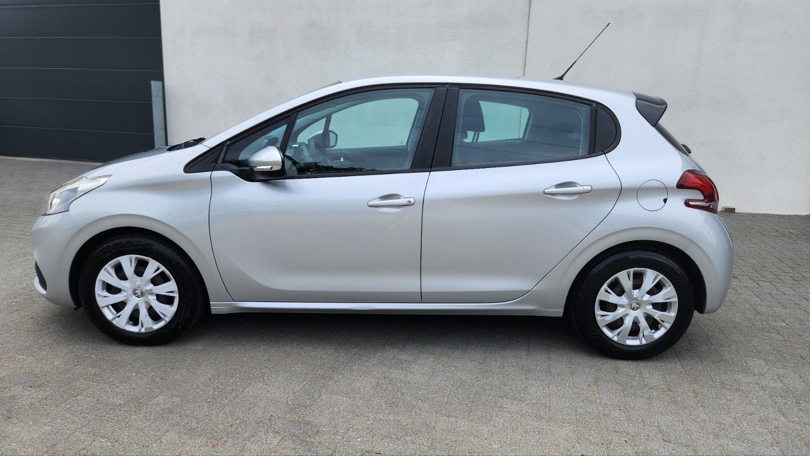 BENZINE❤️EURO6❤️2017MODEL❤️ PEUGEOT 208 1.2 GEKEURD❤️, Autos, Argent ou Gris, Achat, Euro 6, Entreprise