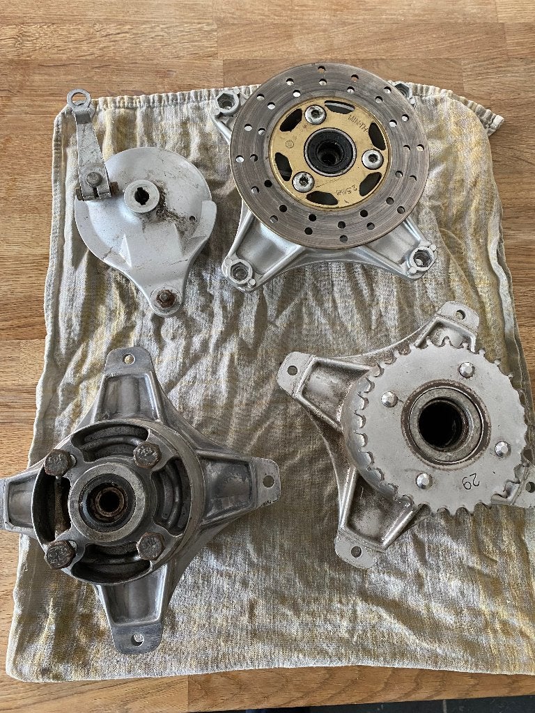 Lot de moyeux de roue Honda dax / Skyteam, Envoi