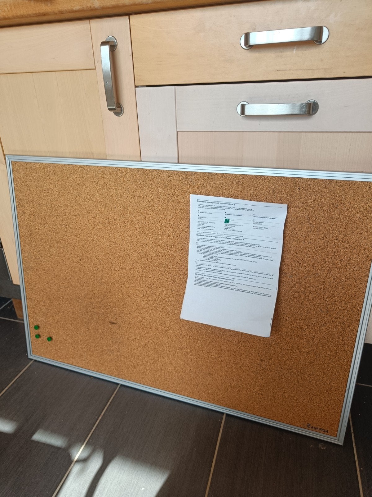 Tableau en liège avec punaise pour accrocher feuilles, Enlèvement ou Envoi