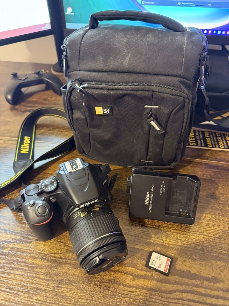 Nikon D3500 + Lens, TV, Hi-fi & Vidéo, Comme neuf, Enlèvement, 24 mégapixels, Nikon