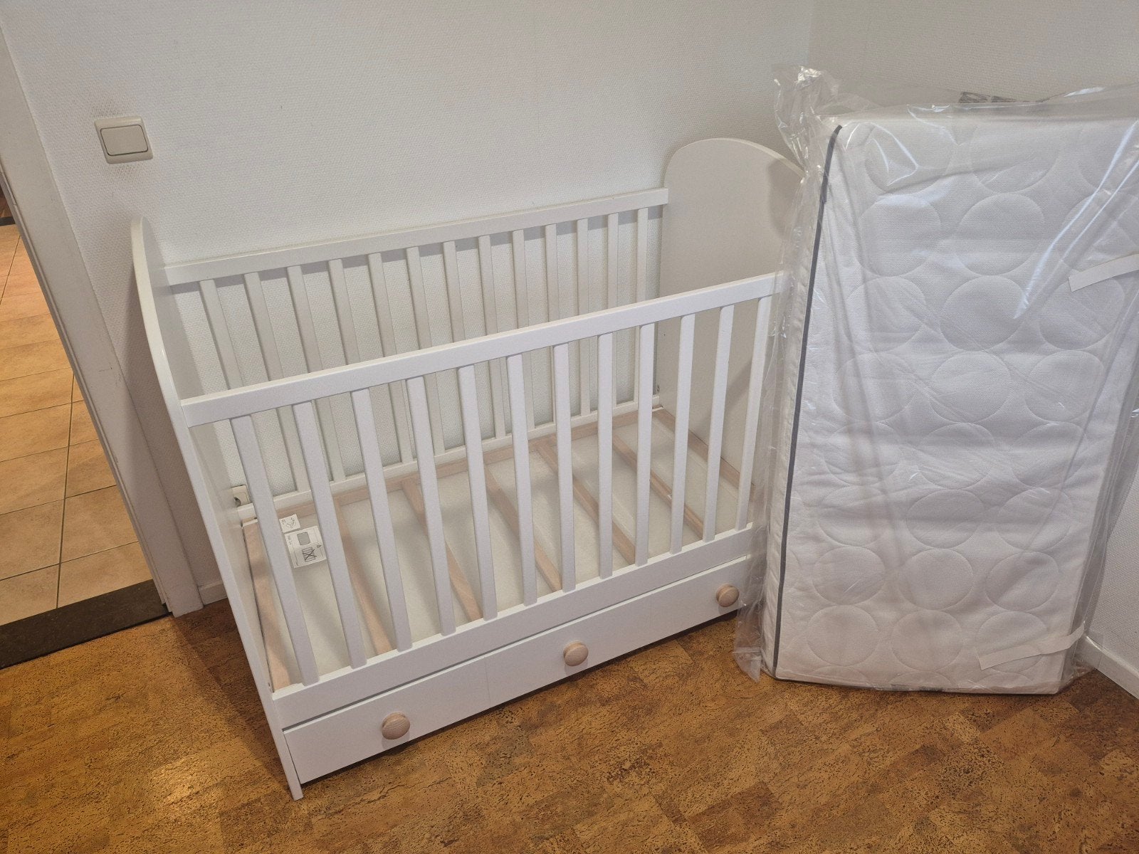 lit bébé ikea avec Matelas et tiroir de rangement, Enlèvement, Lit