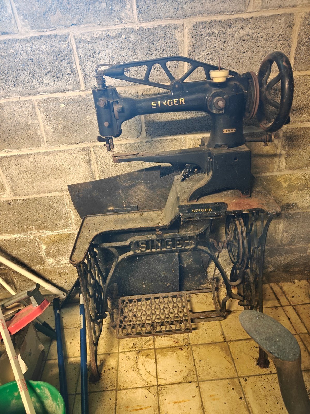 schoenmaker naaimachine en leest, Ophalen