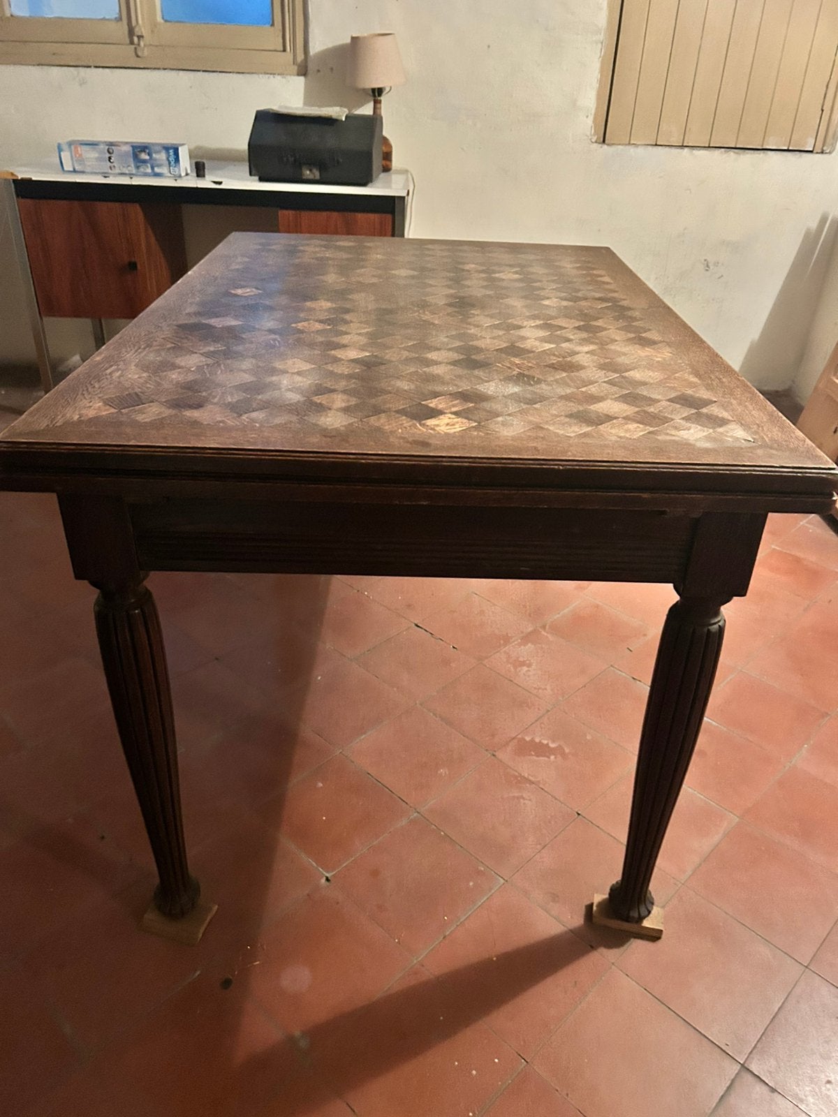 Volhouten antieke tafel, Ophalen
