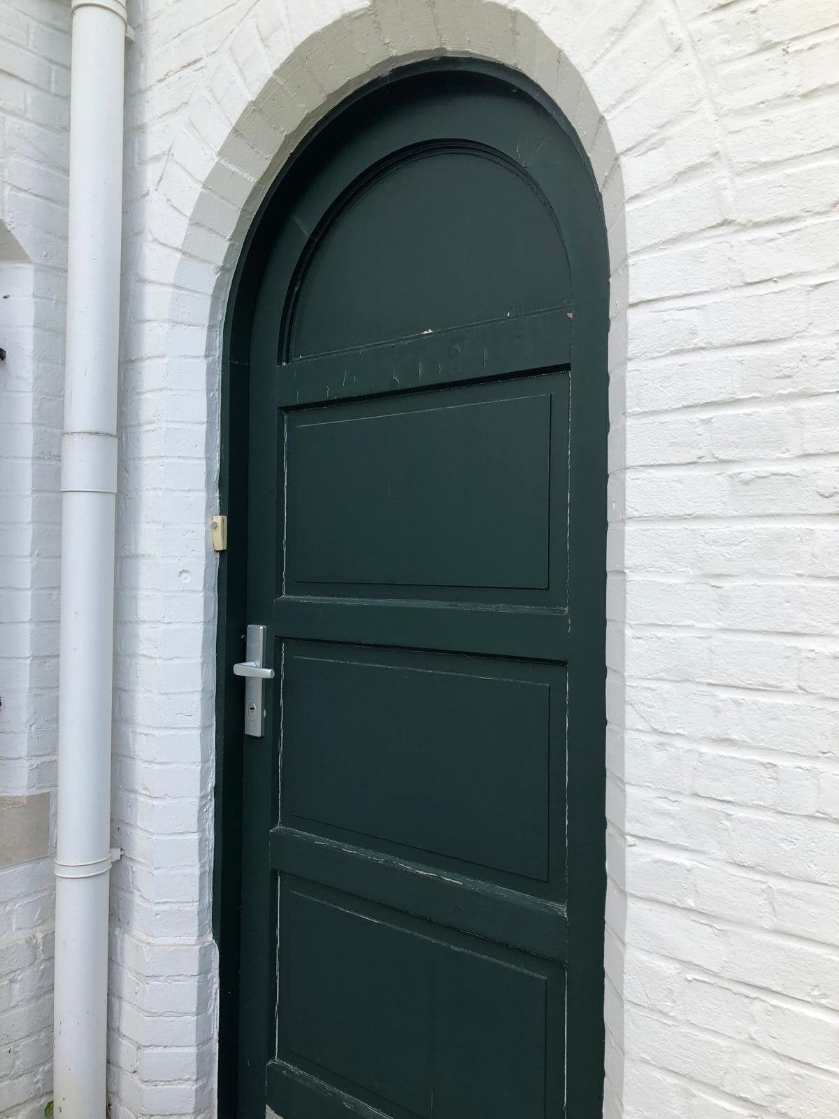 Porte cintrée ancienne en bois massif avec cadre, Bricolage & Construction, Enlèvement, Comme neuf, Bois