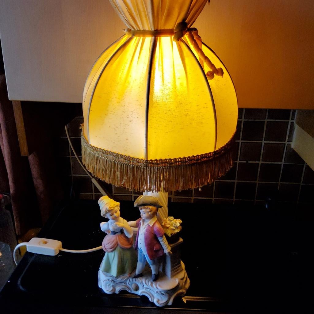 Belle lampe de table/armoire, Enlèvement