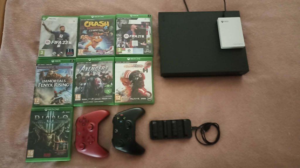 Xbox One X + 2 Tb Xbox Seagate SDD + 2xGamepad  + 7 games, Games en Spelcomputers, 3 spelers of meer, Ophalen, Zo goed als nieuw