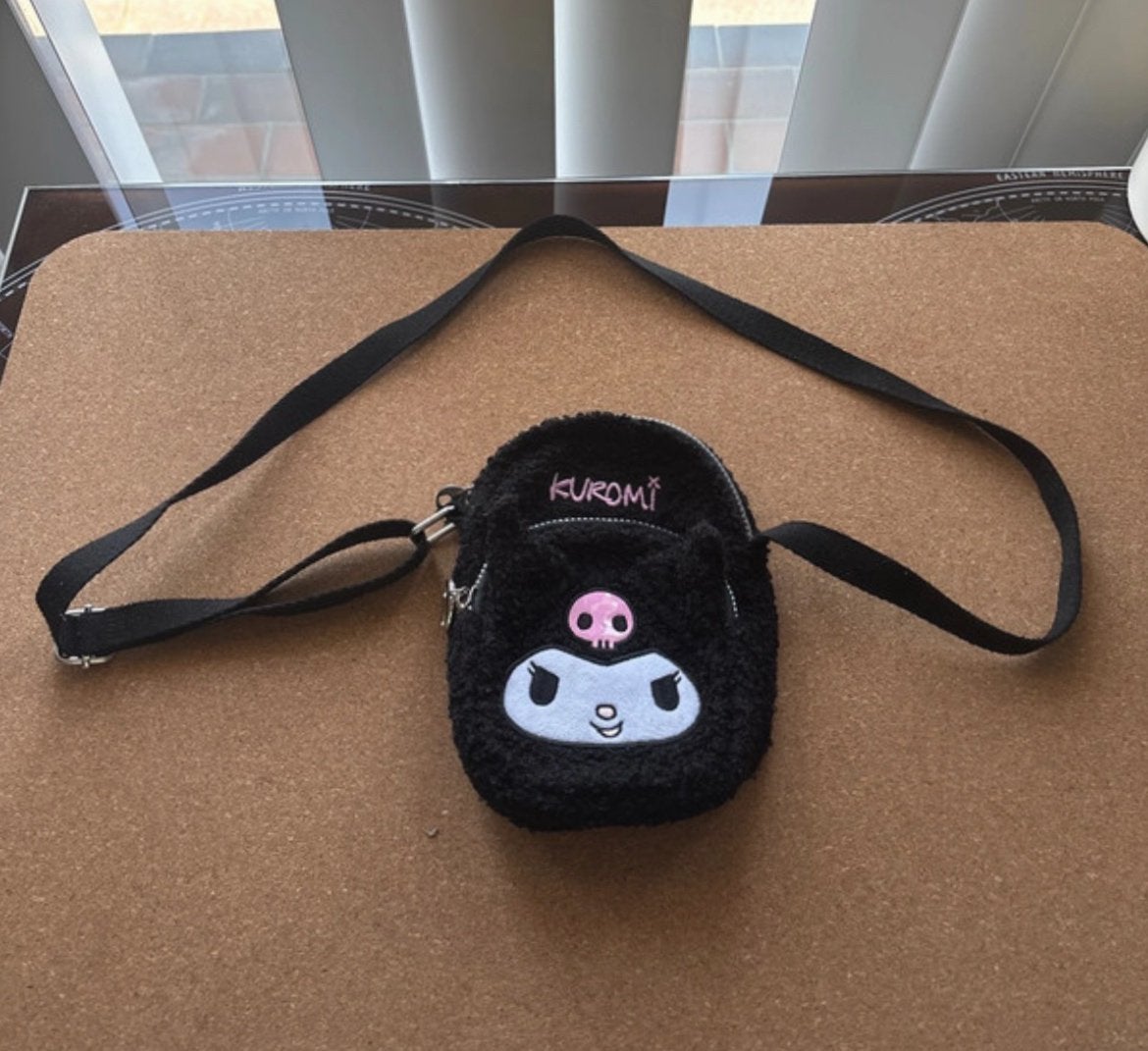 Kuromi pluche schoudertasje, Handtassen en Accessoires, Ophalen of Verzenden, Zo goed als nieuw, Schoudertasje
