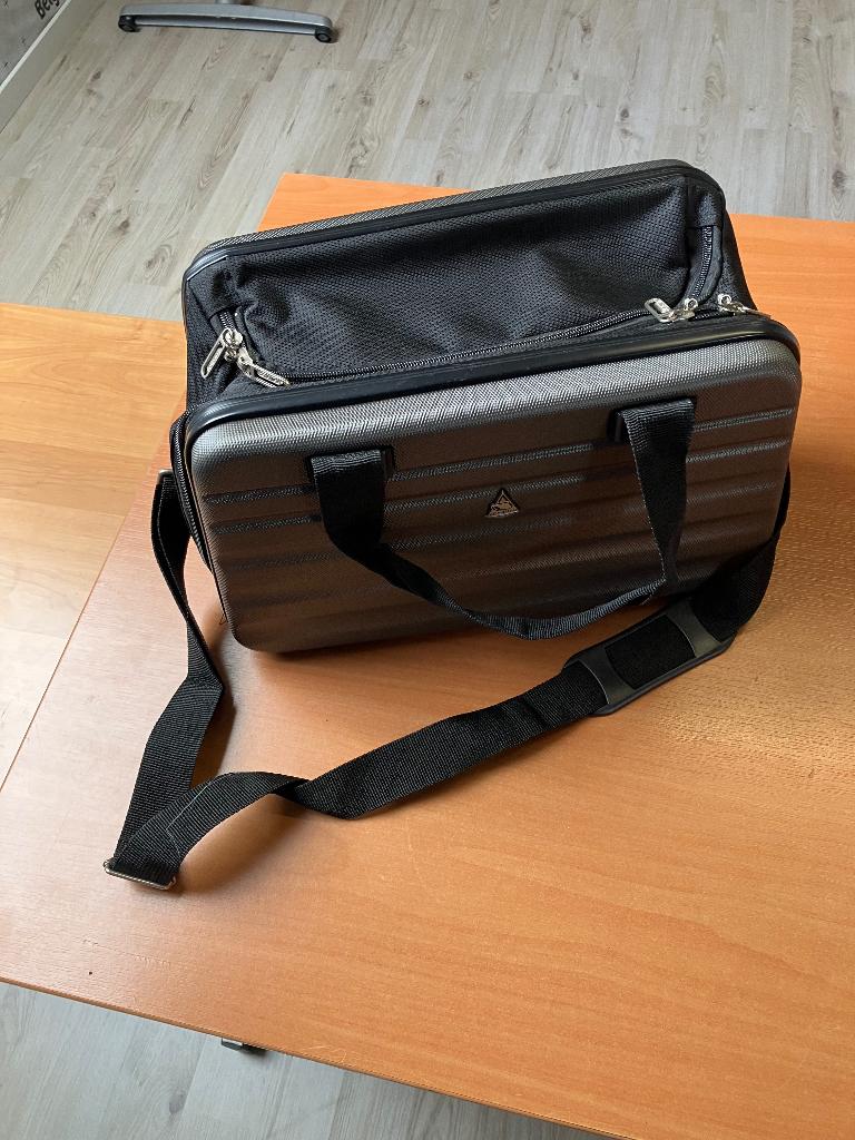 2 X Koffertje voor vliegtuig, Ophalen, Hard kunststof, Minder dan 50 cm, Zo goed als nieuw