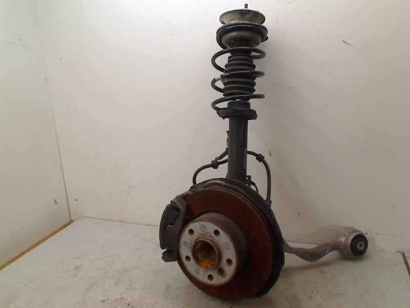 JAMBE DE FORCE AVANT DROIT BMW 1 serie (E87 / 87N), Utilisé, BMW, Petuelring 130
80809  München, DE, Bayerische Motoren Werke AG