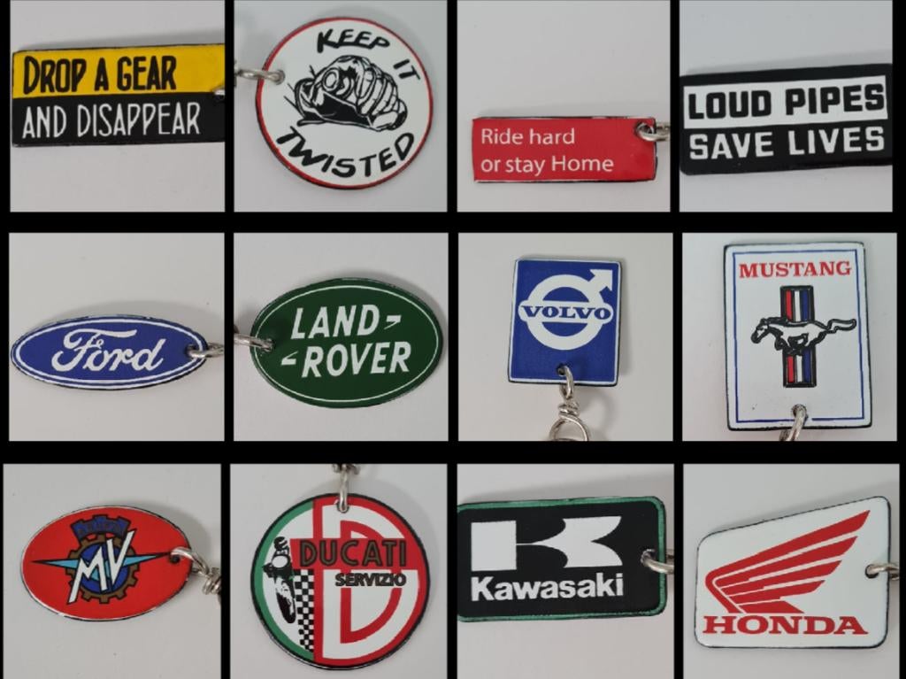 John Deere Mustang Vespa Solex Yamaha emaillen sleutelhanger, Ophalen of Verzenden, Nieuw, Gebruiksvoorwerp