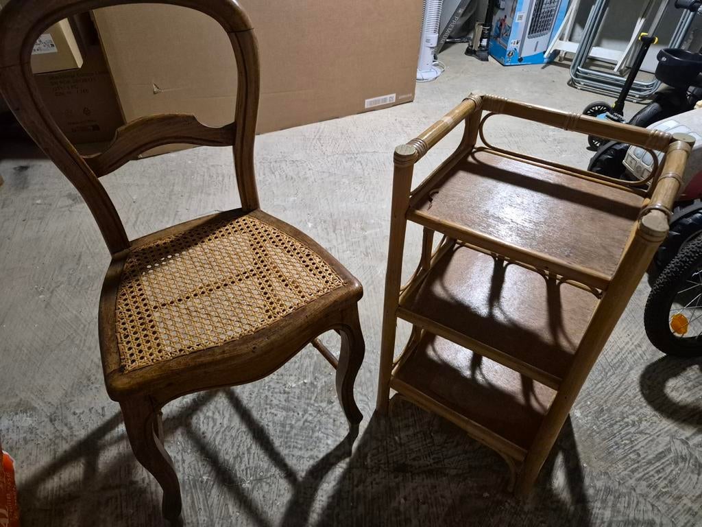 Meubles vintage Chaise tressée et petit meuble étagères, Enlèvement