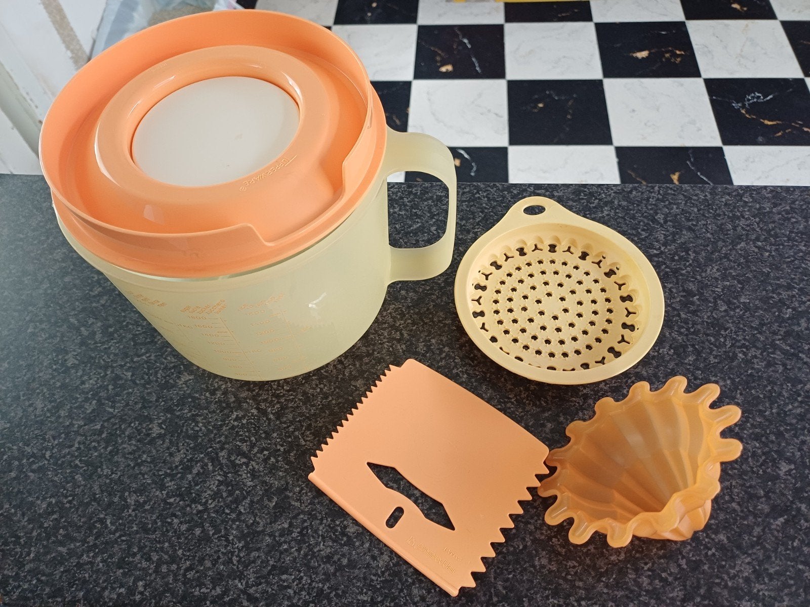 Maatbeker tupperware 2liter/ hakker blauw, Ophalen
